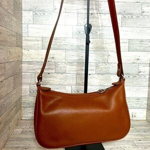 Longchamp pebbled leather crossbody EUC